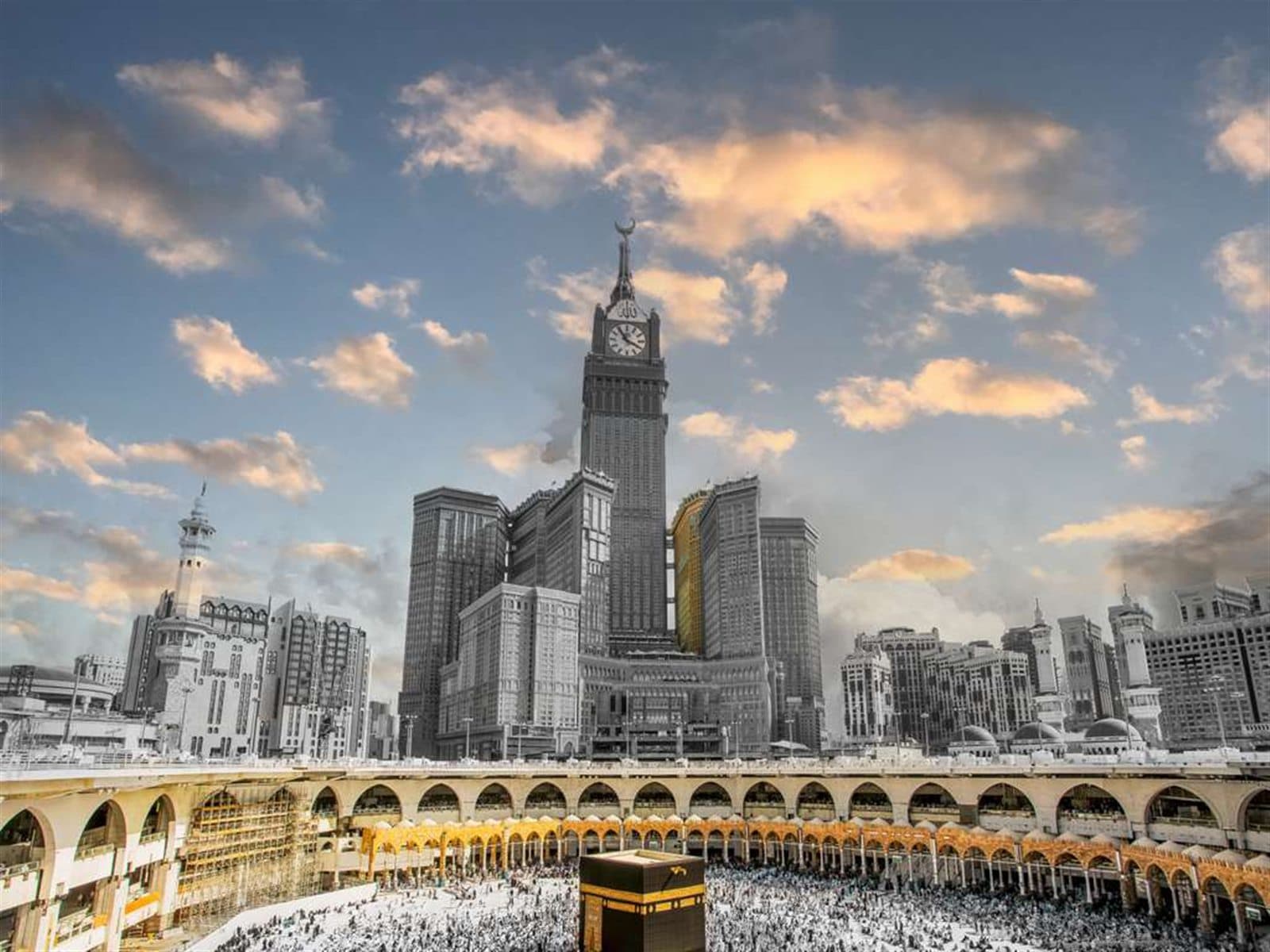 Kamar hotel Zamzam Tower dengan pemandangan Ka'bah
