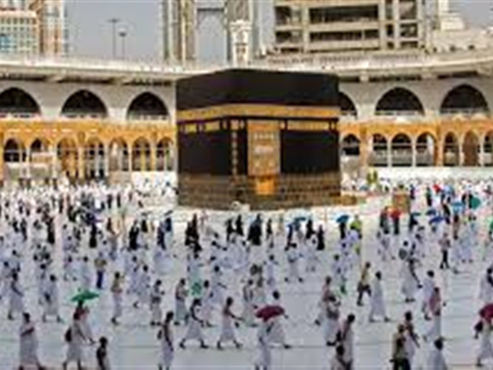 Jemaah Rihlah Tour saat menjalankan tawaf di Masjidil Haram
